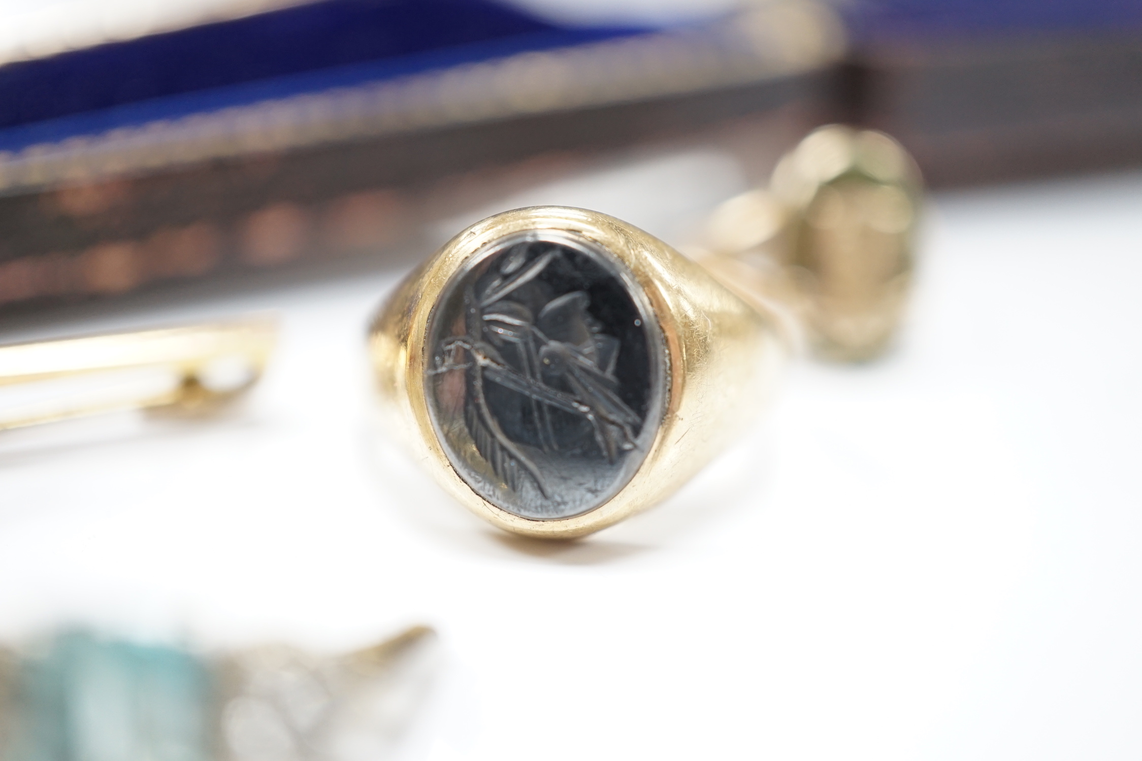 Sundry jewellery including 10k and enamel college ring, two 9ct brooches, stick pin etc.